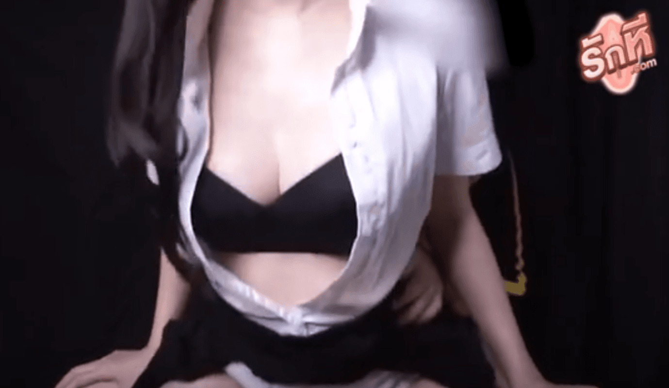 คลิปหลุด สาวสวย ม.บู นักศึกษาสาวเย็ดกับรุ่นพี่นัดติวก่อนเล่นเสียวโดนจับถกกระโปรงเขี่ยหีก่อนไห้โม็คควยไห้เเล้วจับควยยัดเข้าหีซอยท่าหมางคาชุดนักศึกษารัวน้ำแตกใส่คาหีเสียวๆฟินๆ