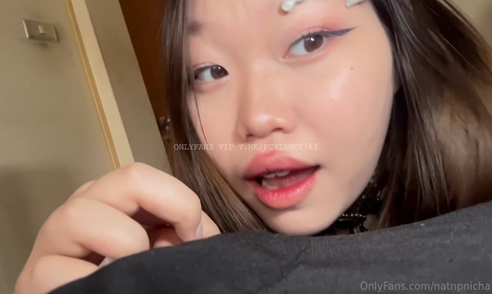 คลิปหลุด Natnpnicha น้องแนท Onlyfans แม่สาวอวบนมโตนอนจับกระดอแฟนมาโม๊คให้จนเสียว ก่อนที่จะโดนจับกระเด้าหีรัวๆแบบไม่ยั้งเลย