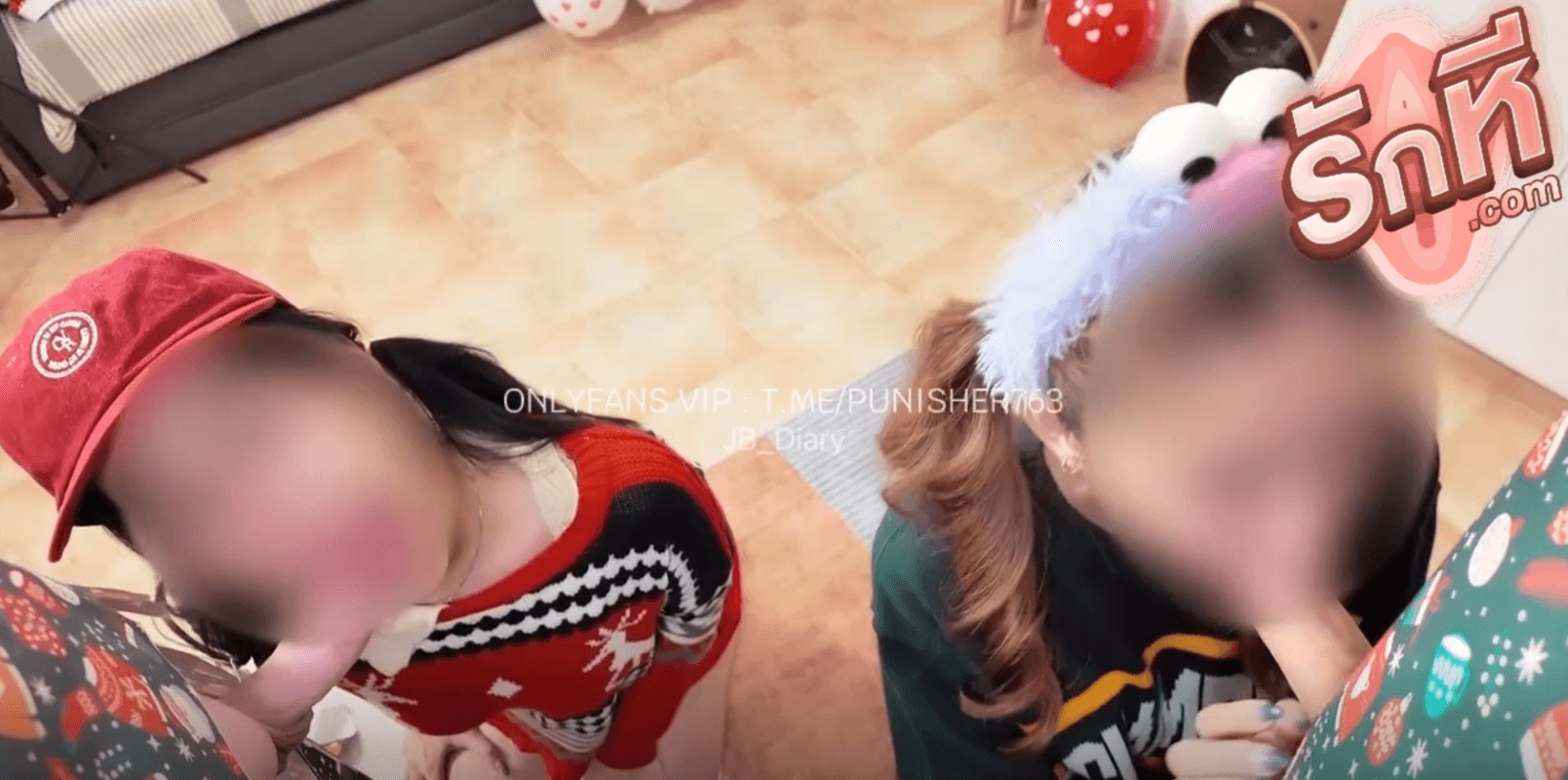 คลิปหลุด jbswg_diary น้องเจลลี่กับเพื่อนสาวอีกคนคงจะชอบของขวัญคริสมาสปีนี้ที่สุดเลยจับไม่ปล่อยมือเลยดูดอมด้วยก่อนจะโดนจัดหนักคาโซฟา